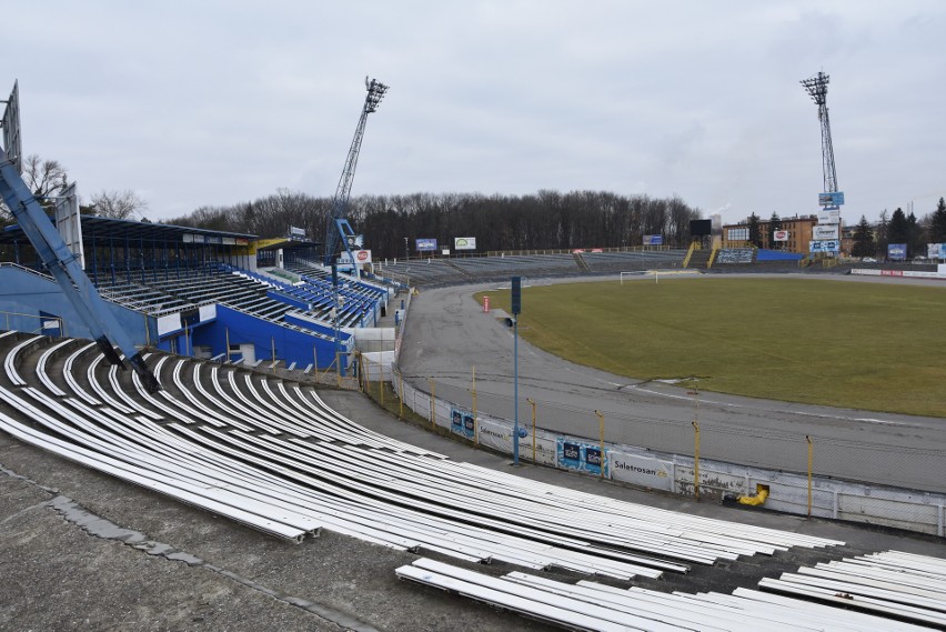 Stadion Miejski w Tarnowie czeka na remont, a kibice tracą cierpliwość