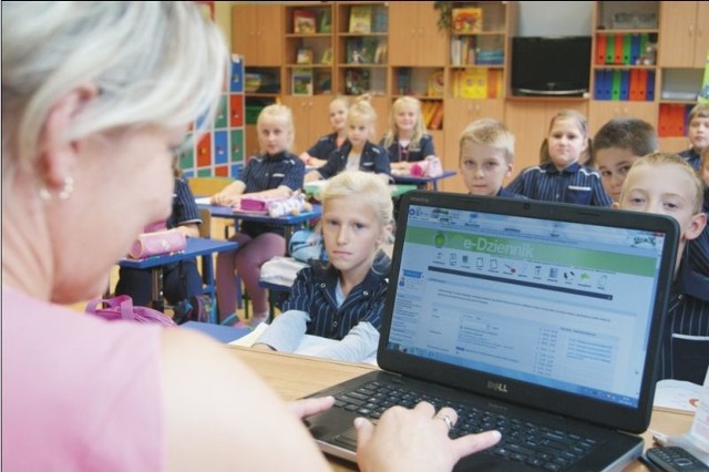 Nauczyciele przychodzą na lekcje nie z dziennikiem, ale z laptopem, w którym zamontowany jest specjalny program.