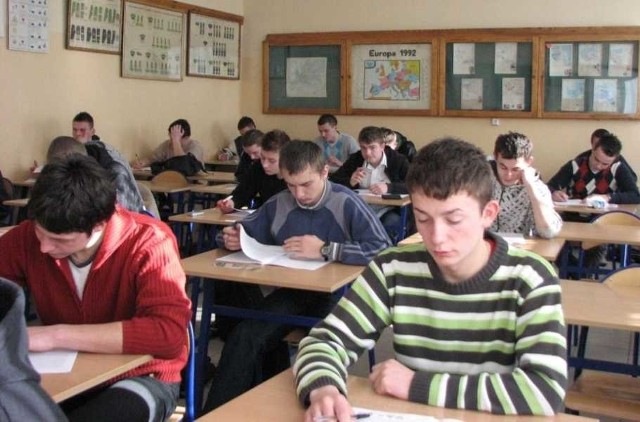 W Zespole Szkół Ponadgimnazjalnych numer 3 we Włoszczowie próbną maturę z języka polskiego pisało wczoraj 158 maturzystów.