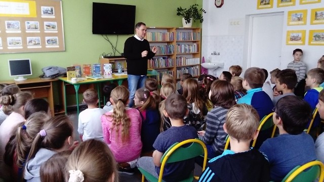 Niżańskie dzieci miały okazję spotkać się z Grzegorzem Kasdepke, którego zaprosiła Miejska Biblioteka Publiczna w Nisku