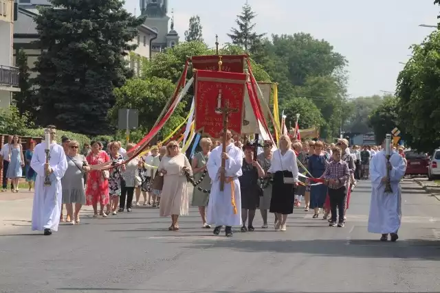 W czwartek 8 czerwca procesja Bożego Ciała z kościoła pod wezwaniem świętej Trójcy w Białobrzegach przeszła ulicami miasta.