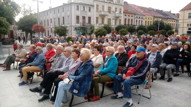 Mieszkańcy Brodnicy słuchali wczoraj (7.07.) takich przebojów jak "Już taki jestem zimny drań" czy "Ojra, tarira ojra" w wykonaniu warszawskiej Kapeli Czerniakowskiej