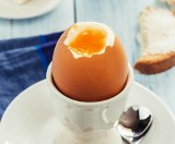 Jajka na miękko - takie są skutki jedzenia jajek na miękko. Takie mają właściwości
