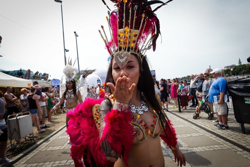 Huczna parada na zakończenie Dni Morza i Samba Port Festival [ZDJĘCIA]