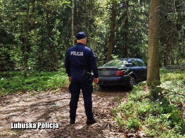 Przy okazji zatrzymania 35-letniego kierowcy audi, policjanci dotarli do 43-latka, który posiadał broń i amunicję bez zezwolenia