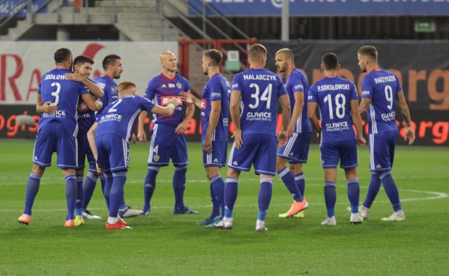 Piast Gliwice czeka ciężka przeprawa. Trzeci zespół minionego sezonu Ekstraklasy zmierzy się z wicemistrzem Danii, w którym występuje od niedawna Kamil Wilczek. FC Kopenhaga jest w uprzywilejowanej pozycji, ale to nie oznacza, że gliwiczanie są pozbawieni szans. Jak wyglądają polsko-duńskie pojedynki w europejskich pucharach? Sprawdźcie!