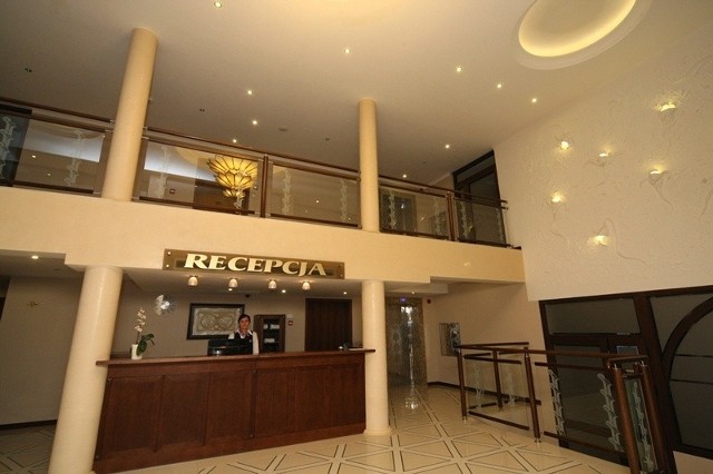 Nowoczesne wnętrze Hotelu pod Kluką wykończono eleganckimi materiałami.