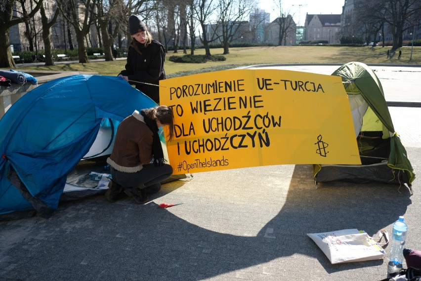 Poznań: Namioty w parku Mickiewicza. Wolontariusze pokazali,...