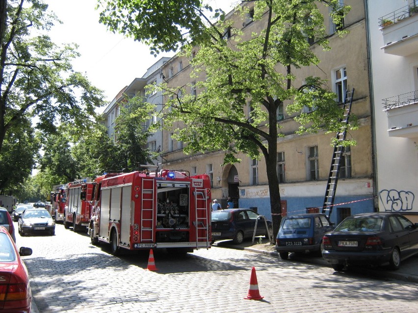 Ul. Sikorskiego: Zadymienie na klatce schodowej. Paliła się...