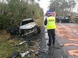 Fiat punto w płomieniach na trasie Chojnice - Brusy. Jadąca nim 25-latka zjechała prosto pod toyotę