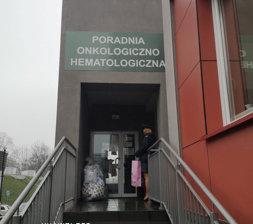„Onkopoduszki” uszyte przez więźniów z Grądów Woniecko trafiły do dziecięcego szpitala (zdjęcia)