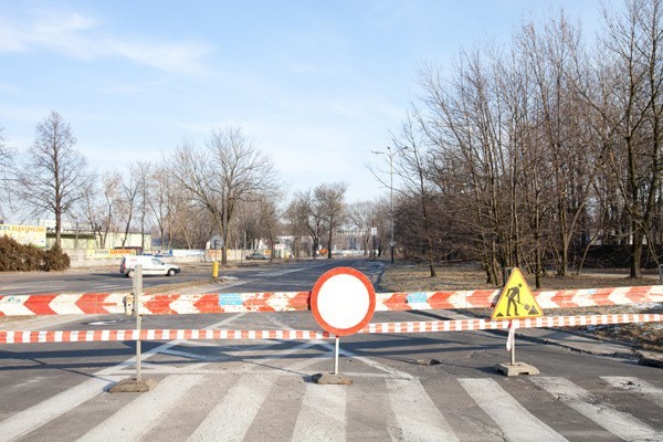 Z powodu siarczystego mrozu pękł wodociąg biegnący pod ul. Szczecińską