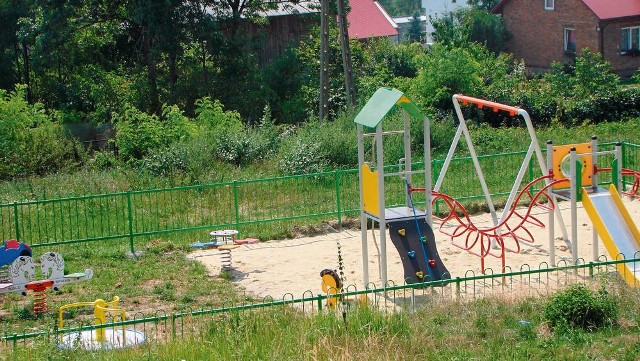 Nowy plac zabaw przy szkole podstawowej w Koniuszy