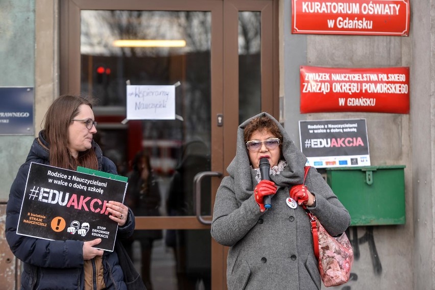 Strajk nauczycieli 2019. Pikieta przed kuratorium oświaty w...