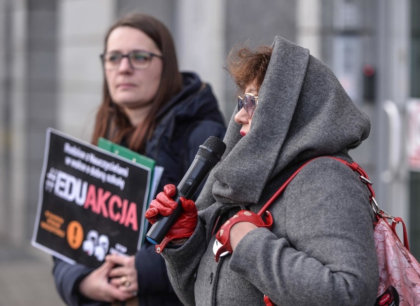 Strajk nauczycieli 2019. Pikieta przed kuratorium oświaty w...