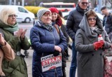 Strajk nauczycieli 2019. Gdańsk kolejny raz wspiera nauczycieli. Pikieta przed kuratorium oświaty w Gdańsku