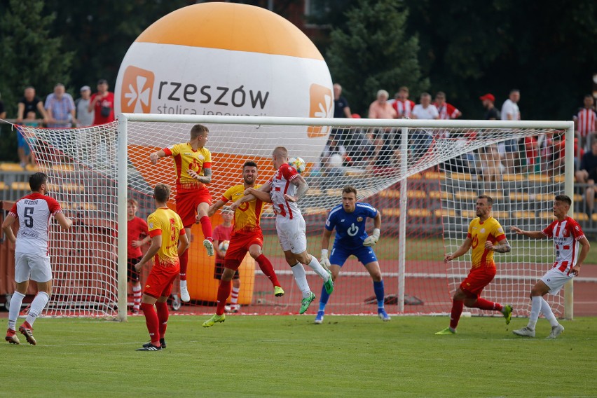 APKLAN RESOVIA – ZNICZ PRUSZKÓW 3-0 (1-0)...