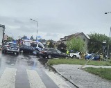 Kraksa trzech aut na skrzyżowaniu ulic w Ostrowcu. Jedna osoba poszkodowana
