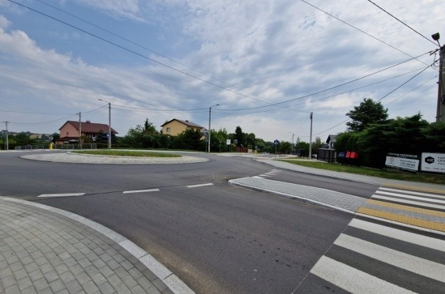 Na drodze powiatowej w Grajowie (gmina Wieliczka) powstało rondo o średnicy wewnętrznej 10 m. Przebudowa skrzyżowania oraz ok. 200 jezdni pochłonęła ponad 1,8 mln zł