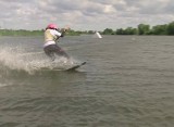 Wakeboard - doskonała zabawa na wodzie dla każdego [wideo]