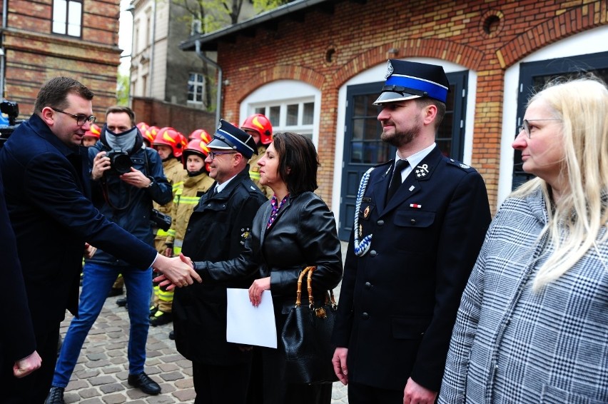 Przekazanie promes na zakup samochodów ratowniczo-gaśniczych...