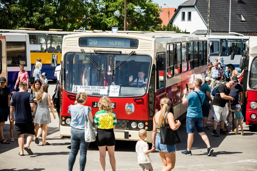 Zlot zabytkowych autobusów w Bydgoszczy co roku cieszy się...