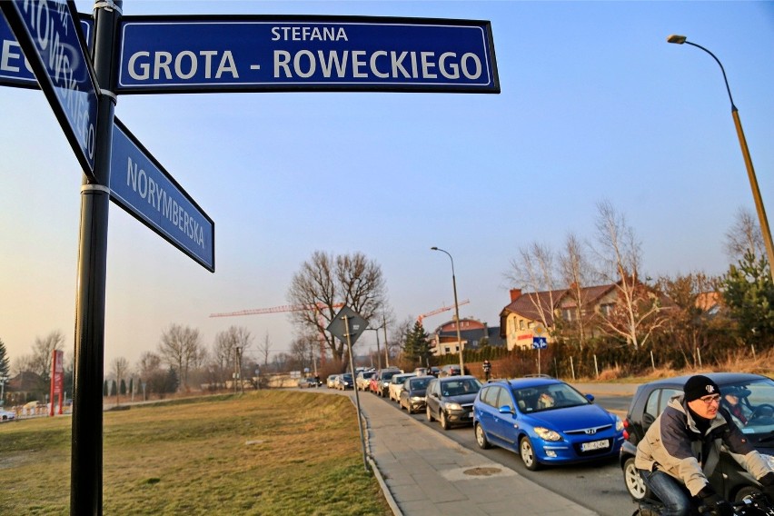 25.02.2014 krakow .ulica norymberska korek dojazd do grota...