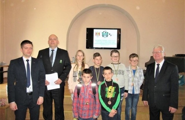 Nagrody zwycięzcom wręczył burmistrz Sulechowa Ignacy Odważny