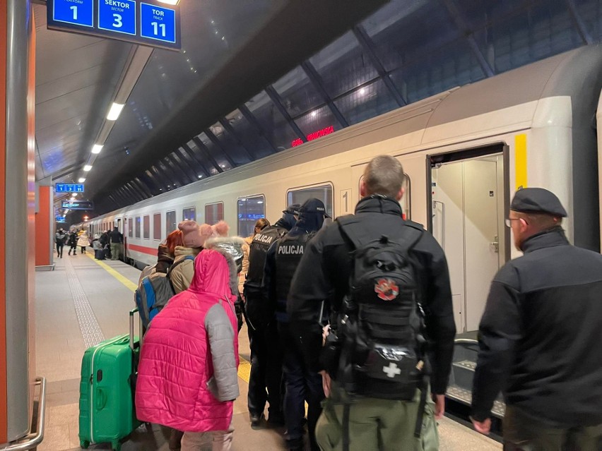 Kraków. Prawie 900 uchodźców skorzystało ze specjalnych pociągów do Niemiec