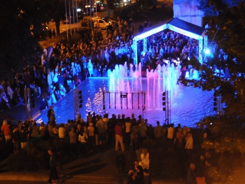 Nocny koncert przy fontannie w Zielonej Górze