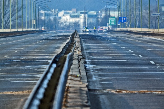 Most Łazienkowski po pożarze.