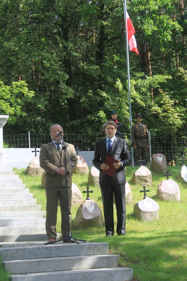 Uroczystości na cmentarzu w Kopnej Górze.