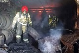 Pożar w Bytomiu. Spłonął warsztat samochodowy. Z ogniem walczyło blisko 30 strażaków