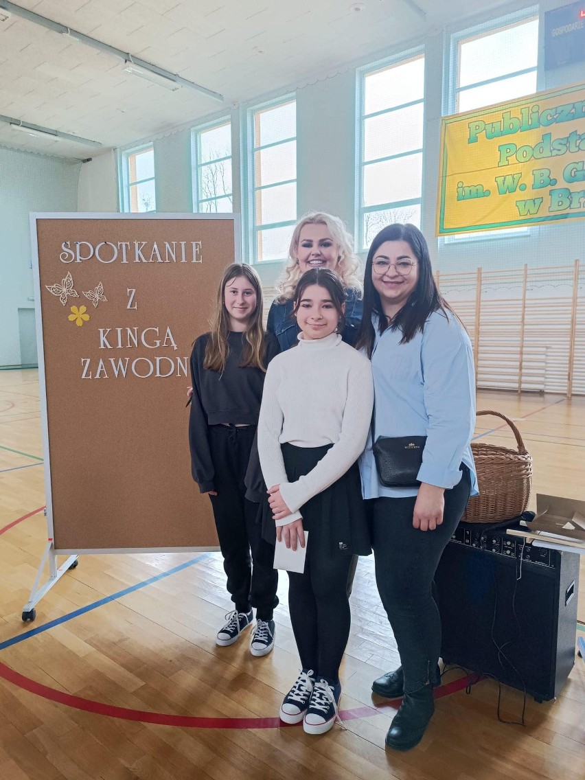 Kinga Zawodnik spotkała się z uczniami Publicznej Szkoły Podstawowej w Brzózie, w gminie Głowaczów. Zobaczcie zdjęcia