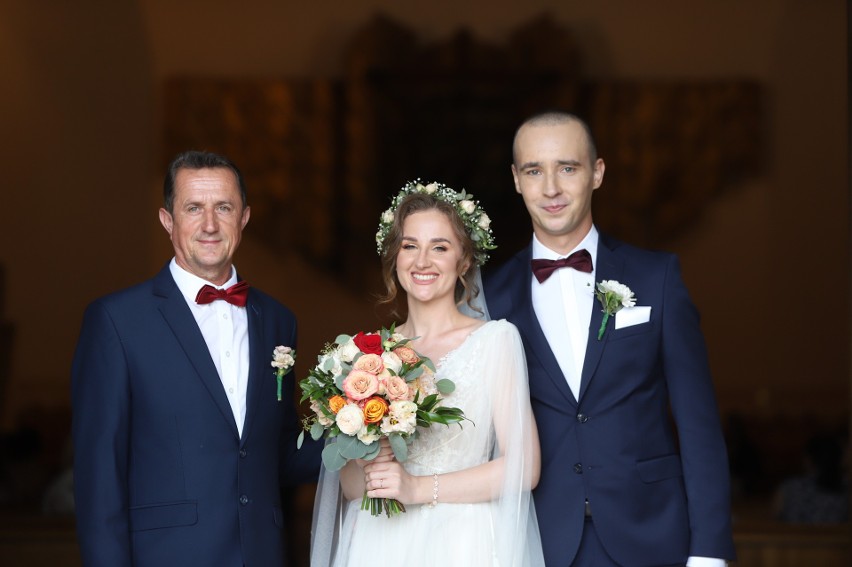 Dziennikarz sportowy Echa Dnia Damian Wiśniewski w kościele świętego Maksymiliana w Kielcach poślubił Aleksandrę. Zobaczcie zdjęcia