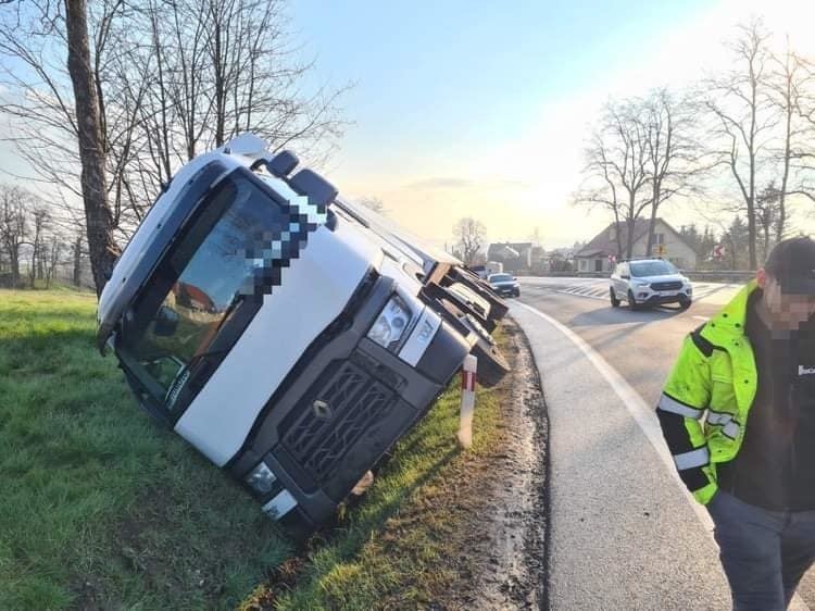 Wypadek na DK7 w Michałowicach spowodował dziś duże...