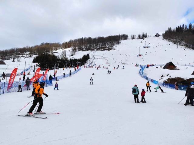 Stacja narciarska na Harendzie. Czy szusujący tam narciarze niedługo będą mieli zdecydowanie szerszą ofertę atrakcji narciarskich?