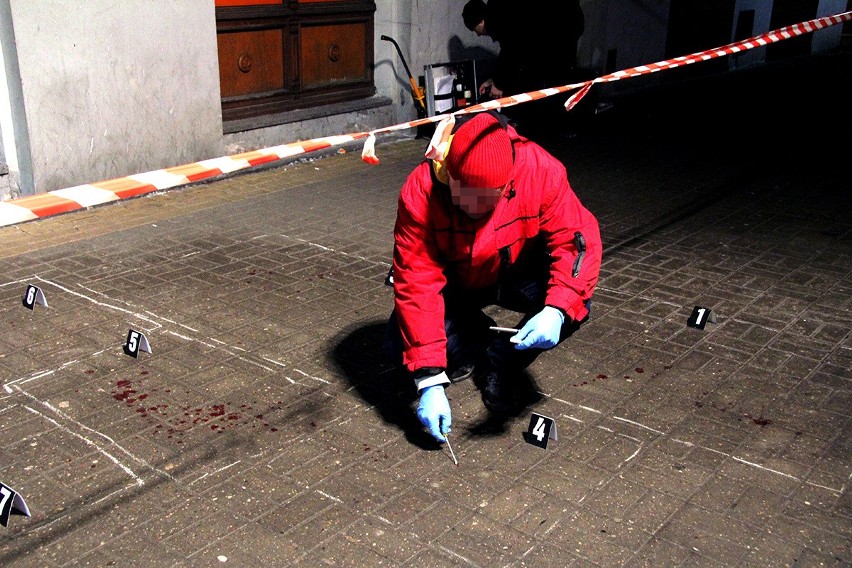 Ciało 21-letniego mężczyzny znaleziono na rynku w Łęczycy...