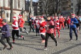 Bieg Świętych Mikołajów na Rynku w Bytomiu. Zobaczcie zdjęcia z niezwykłej imprezy