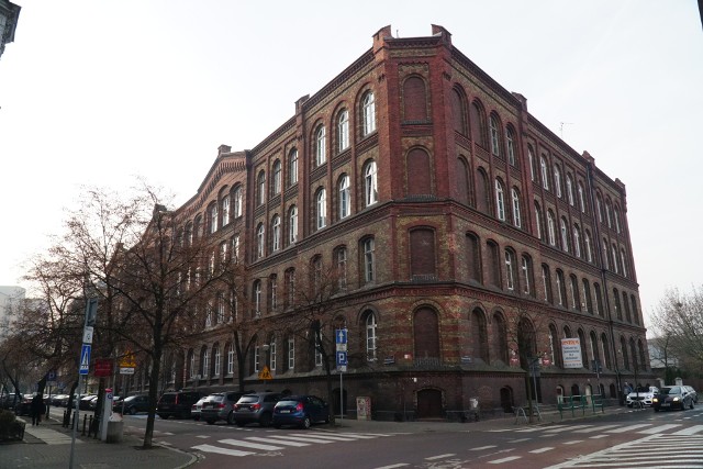 Spółka Poznańskie Inwestycje Miejskie rozpisała przetarg, który wyłoni wykonawcę prac remontowych Zespołu Szkół Zawodowych numer 6. To historyczny budynek, któremu zostanie przywrócony blask.
