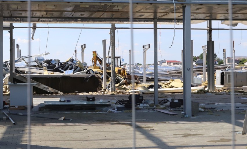 Rozbiórka starego terminala lotniska w Radomiu rozpoczęła...