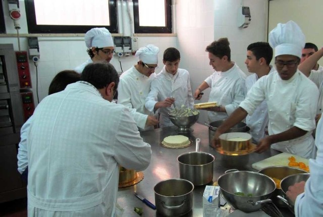 Uczniowie szkoły Pietro Pizza.