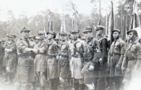 A tak się prezentowali harcerze Chorągwi Białostockiej. Z lewej na pierwszym planie komendant Stanisław Łopatecki