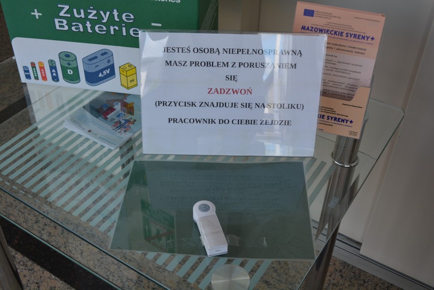 Rzekuń. Winda w Urzędzie Gminy jest nieczynna. Aby wjechać na górę, trzeba zadzwonić po pracownika- informuje nas Czytelnik i pyta o powód