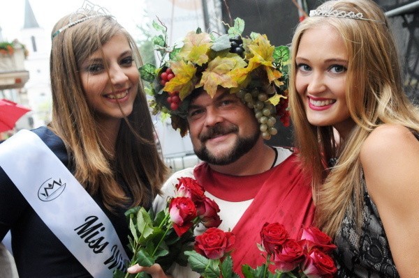 W tym roku w finale konkursu walczy 8 pięknych kandydatek:...