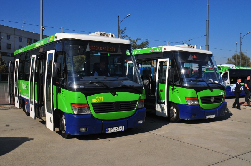 Kraków. Nowe autobusy do obsługi Tele-busa [ZDJĘCIA]