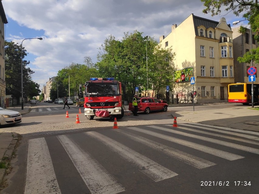 Wypadek z udziałem opla i autobusu MPK - Łódź 2.06.2021