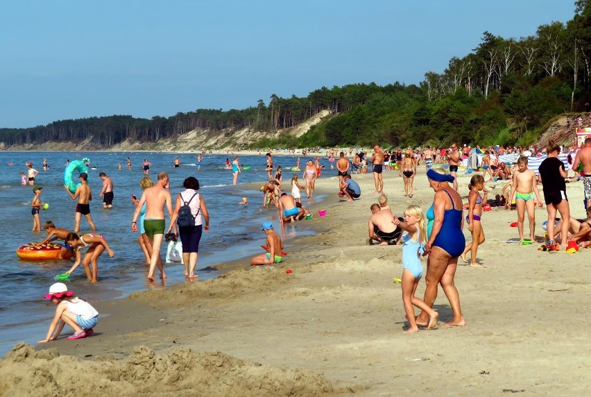 Dzięki refulacji plaża w Przewłoce jest szeroka i również...