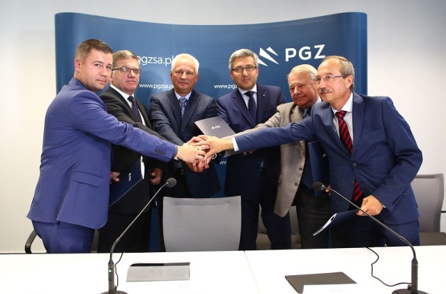 Przedstawiciele firm, które weszły w skład konsorcjum podpisali wczoraj umowę w siedzibie Polskiej Grupy Zbrojeniowej w Radomiu. 