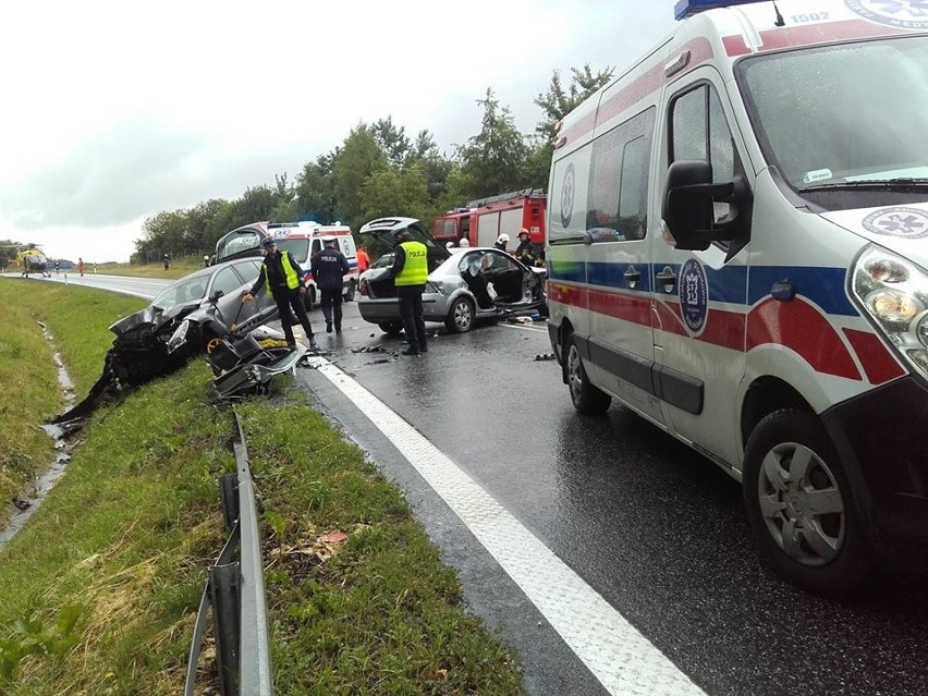 Wypadek Balice. Zderzenie dwóch samochodów na zjeździe z autostrady na lotnisko